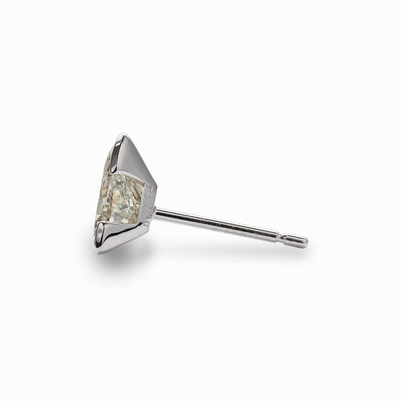 【オーダー】1ct ・トリリアントカット・ピアス（片耳用）｜Trilliant Fortress