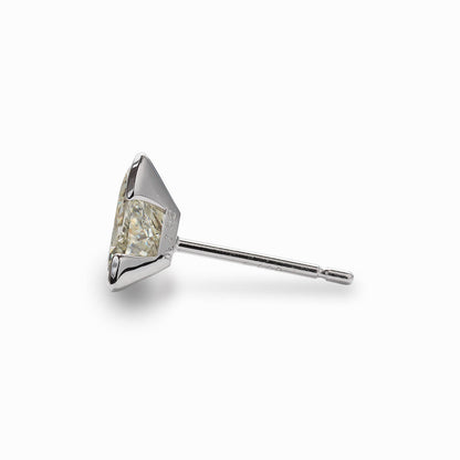 【オーダー】1ct ・トリリアントカット・ピアス（片耳用）｜Trilliant Fortress