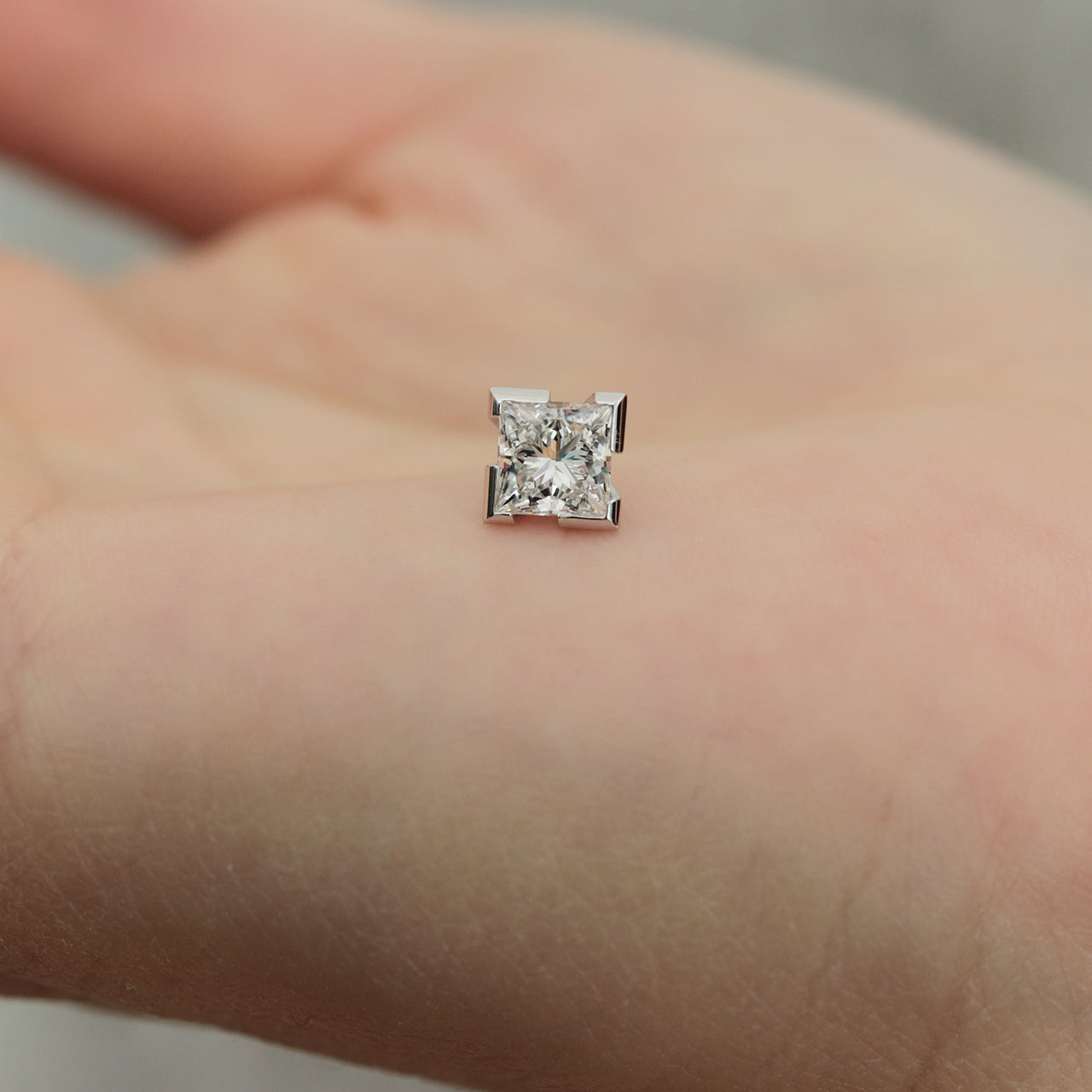 【オーダー】1ct ・プリンセスカット・ピアス（片耳用）｜Square Fortress